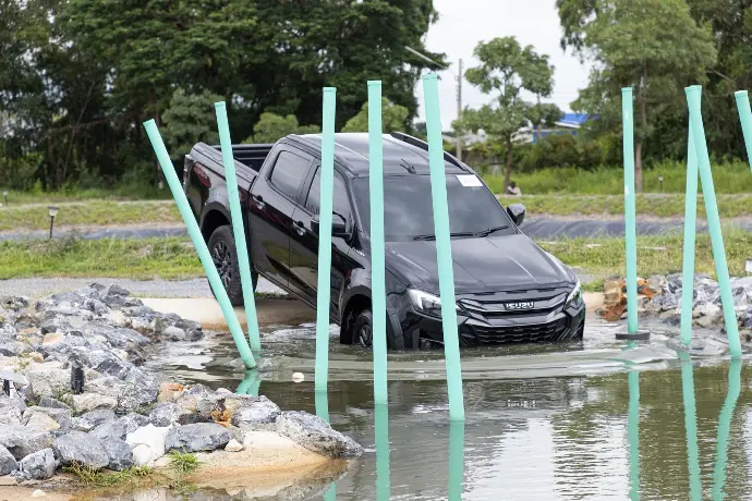 ทดลองขับอีซูซุ4x4ที่สนาม ISUZU 4X4 Experience