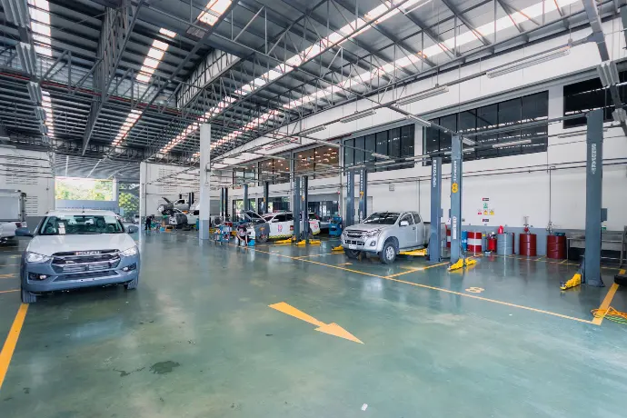 พื้นที่ซ่อมบำรุงรถยนต์ อีซูซุ | ISUZU UNT