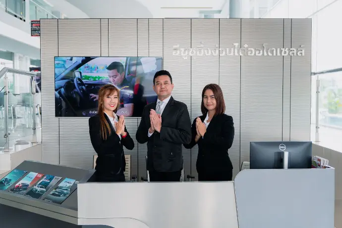 ทีมงานฝ่ายขายและบริการ อีซูซุอึ้งง่วนไต๋ สาขากัลปพฤกษ์
